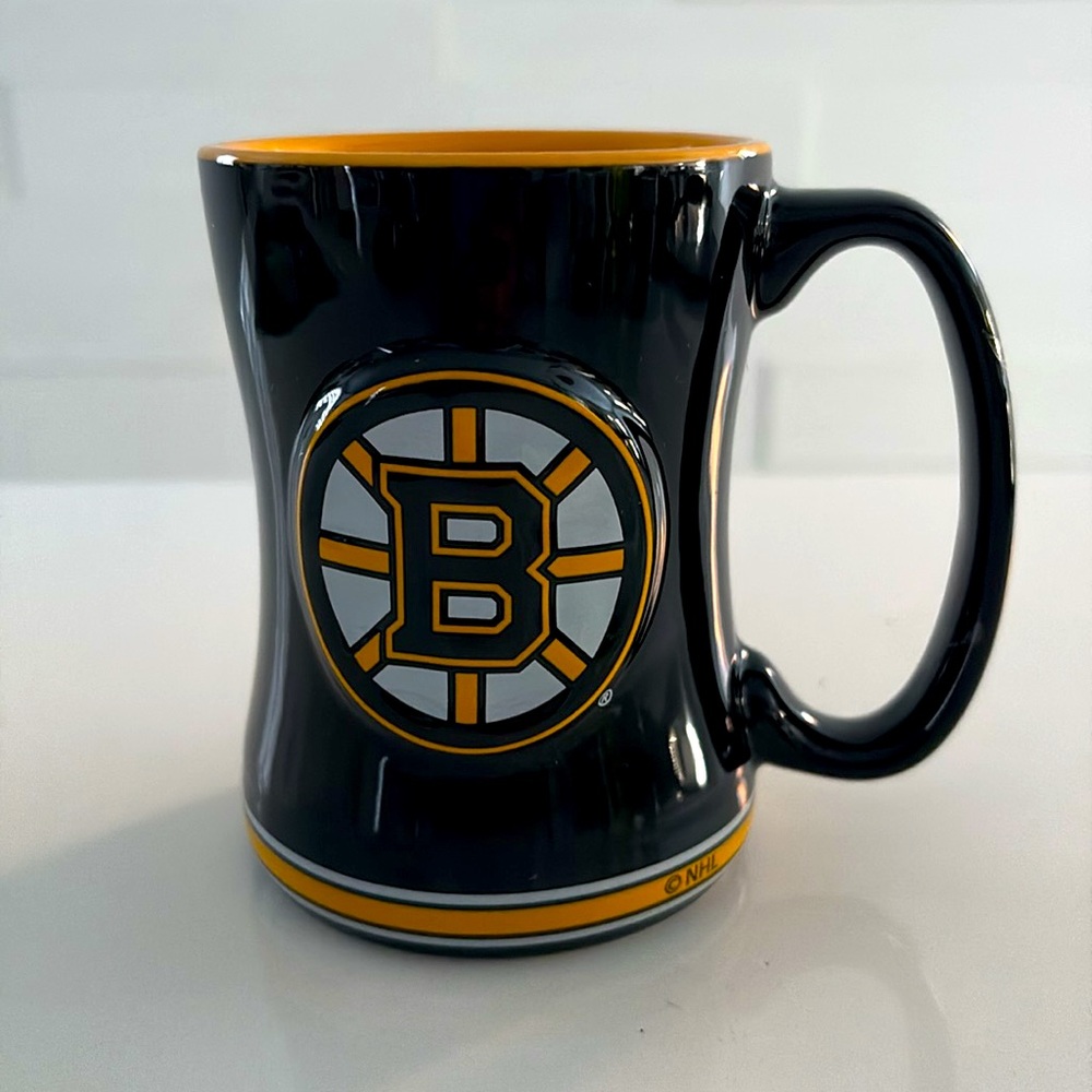 NWT NHL Boston Bruins Sculpted Relief Mug 14 oz